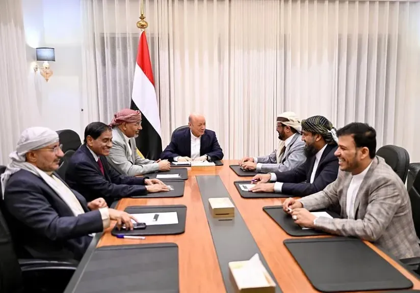 باحث سياسي: الزبيدي ينتحر ويدق المسمار الأخير في نعش مجلس القيادة الرئاسي.. ورسالة عاجلة للرئيس العليمي